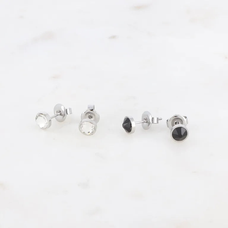 Bohm Paris Ally 2 parin Swarovski nappikorvakorusetti – kirkas Crystal ja musta Jet Black hopeanvärisellä kirurginteräksellä