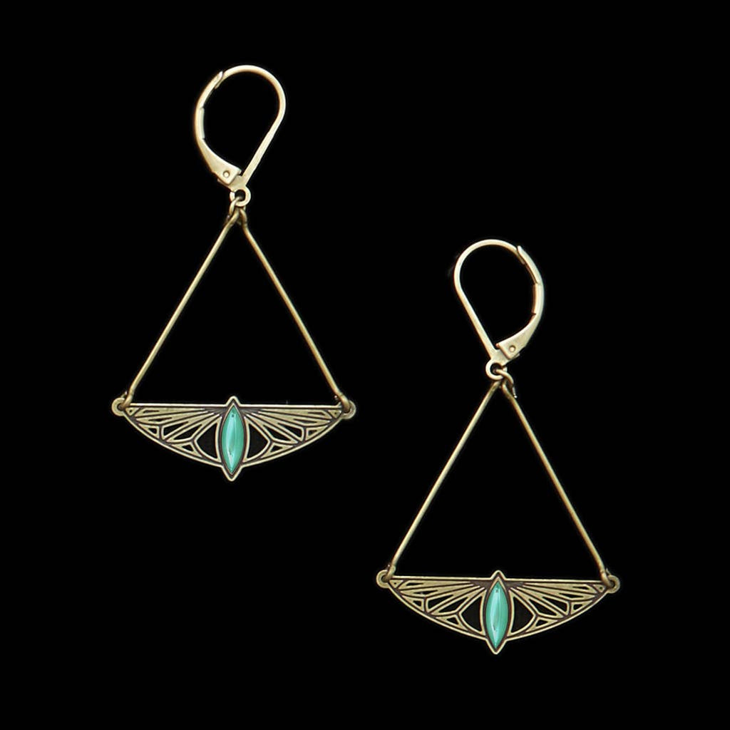 Ranskassa käsityönä valmistetut Amélie Blaise Fantasy Art Deco -messinkikorvakorut vaaleanvihreässä Celadon-sävyssä.