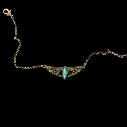 Graafisesti kaiverrettu Amélie Blaise Fantasy Art Deco -rannekoru vaaleanvihreässä Celadon-sävyssä.