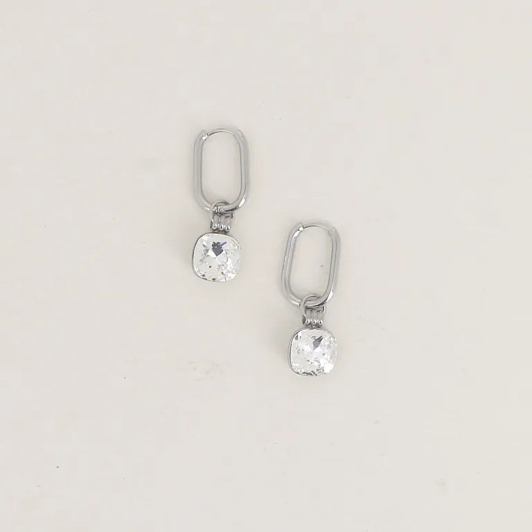 Bohm Paris Chloefina hopeanväriset rengaskorvakorut 10 mm Swarovski Crystal -kristallilla, soikea kirurginteräsrengas rhodium-viimeistelyllä