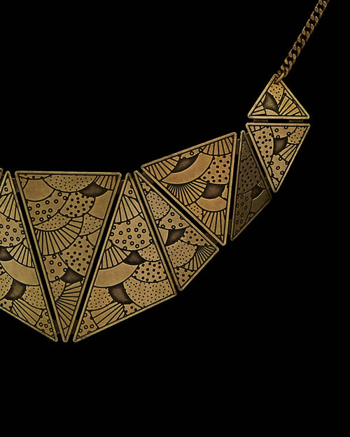 äyttävä käsintehty Amélie Blaise Origami Art Deco -kaulakoru.